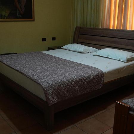 Alen Bar Hotel Τίρανα Εξωτερικό φωτογραφία