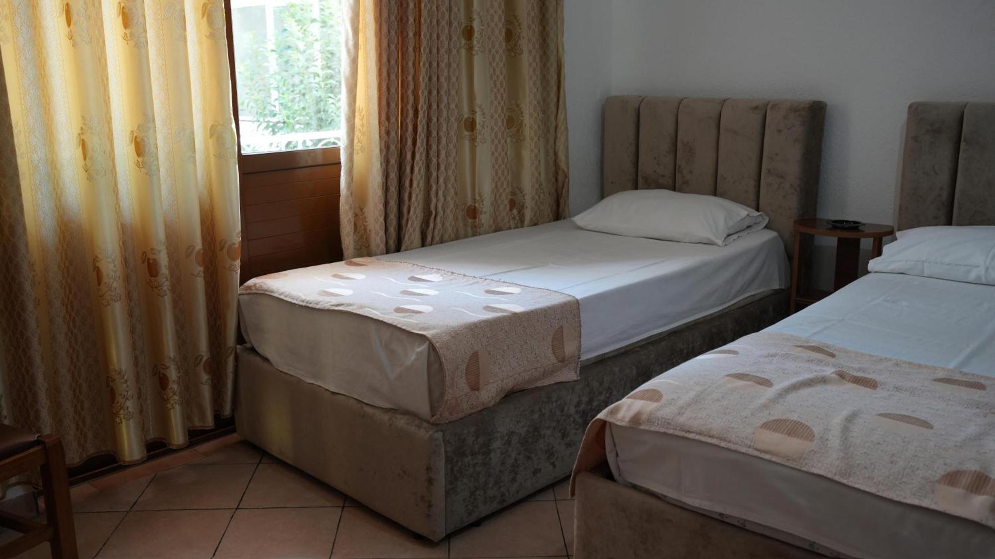 Alen Bar Hotel Τίρανα Εξωτερικό φωτογραφία