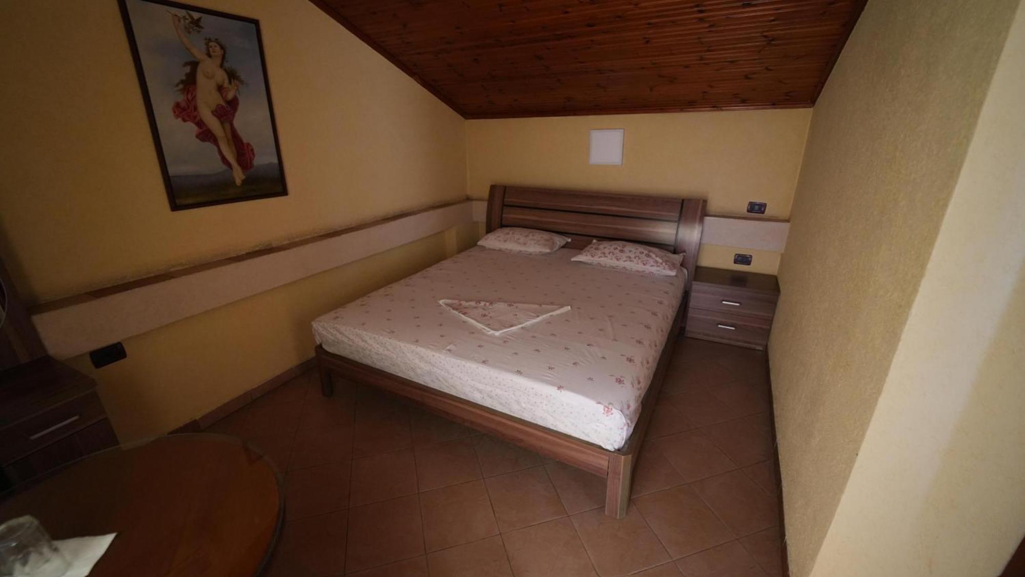 Alen Bar Hotel Τίρανα Εξωτερικό φωτογραφία